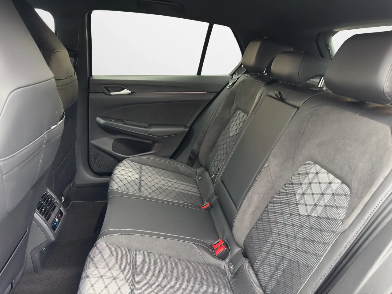 Volkswagen Golf 2.0 TDI DSG R-Line 11