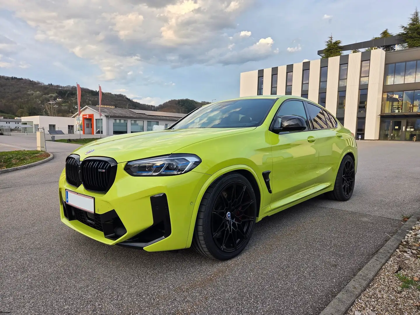 BMW X4 M Competition Drivers Package KW V3 Carbon Laser HUD 21" Gold - 1