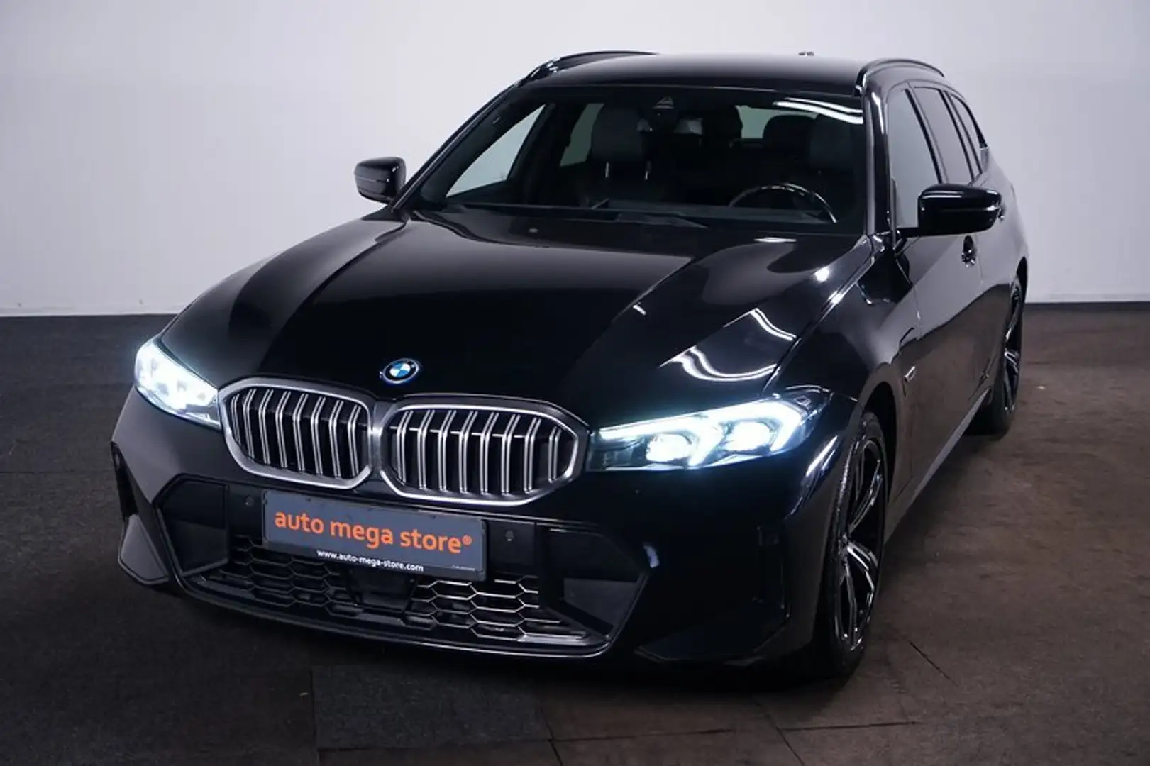BMW 330 e xDrive Touring M-Sport ACC/AHK/AUT/KeyLess/LED/N Fekete - 1