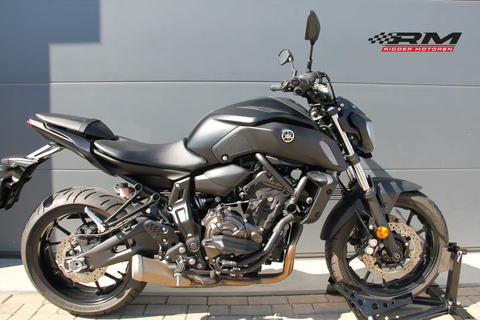 Yamaha MT-07 Tech Black - 1