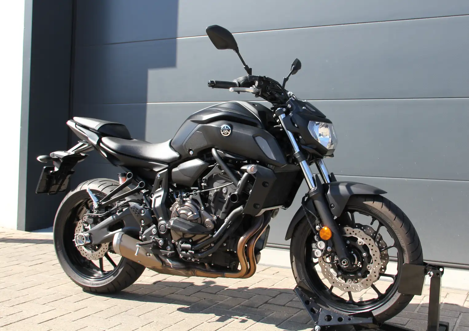Yamaha MT-07 Tech Black - 2