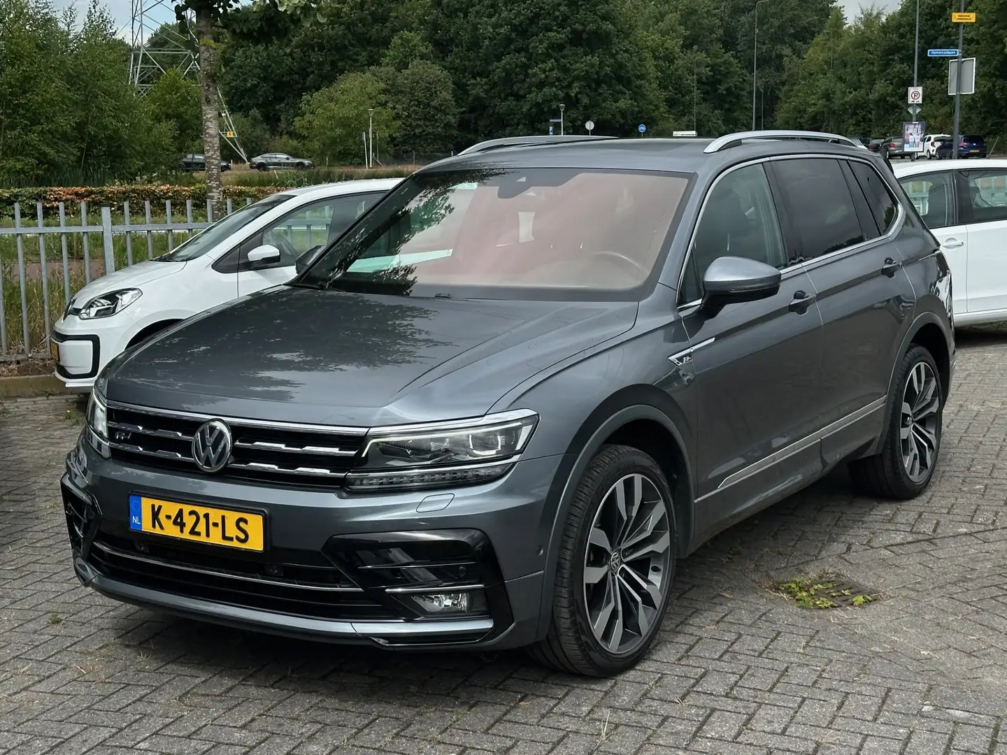 Volkswagen Tiguan Allspace 2.0 TSI 190pk DSG 4Motion Highline Business R 7p. Grijs - 2