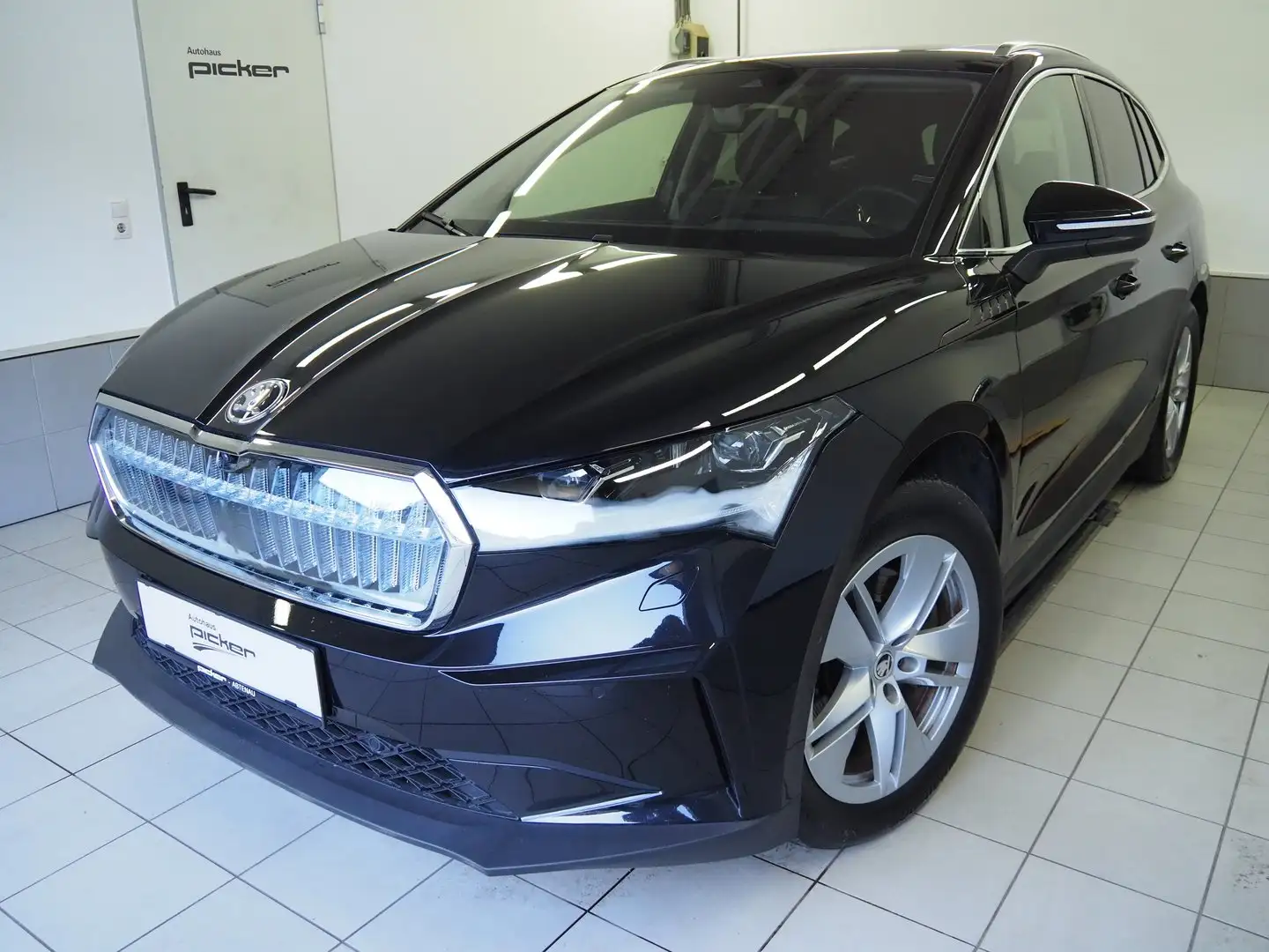 Skoda Enyaq 80x Schwarz - 1