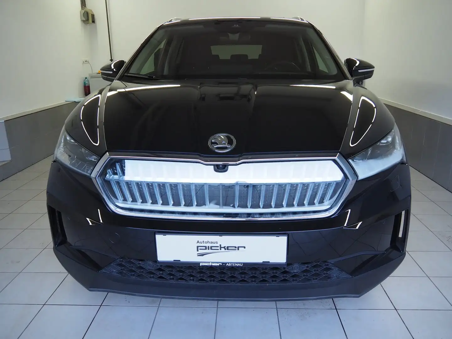Skoda Enyaq 80x Schwarz - 2