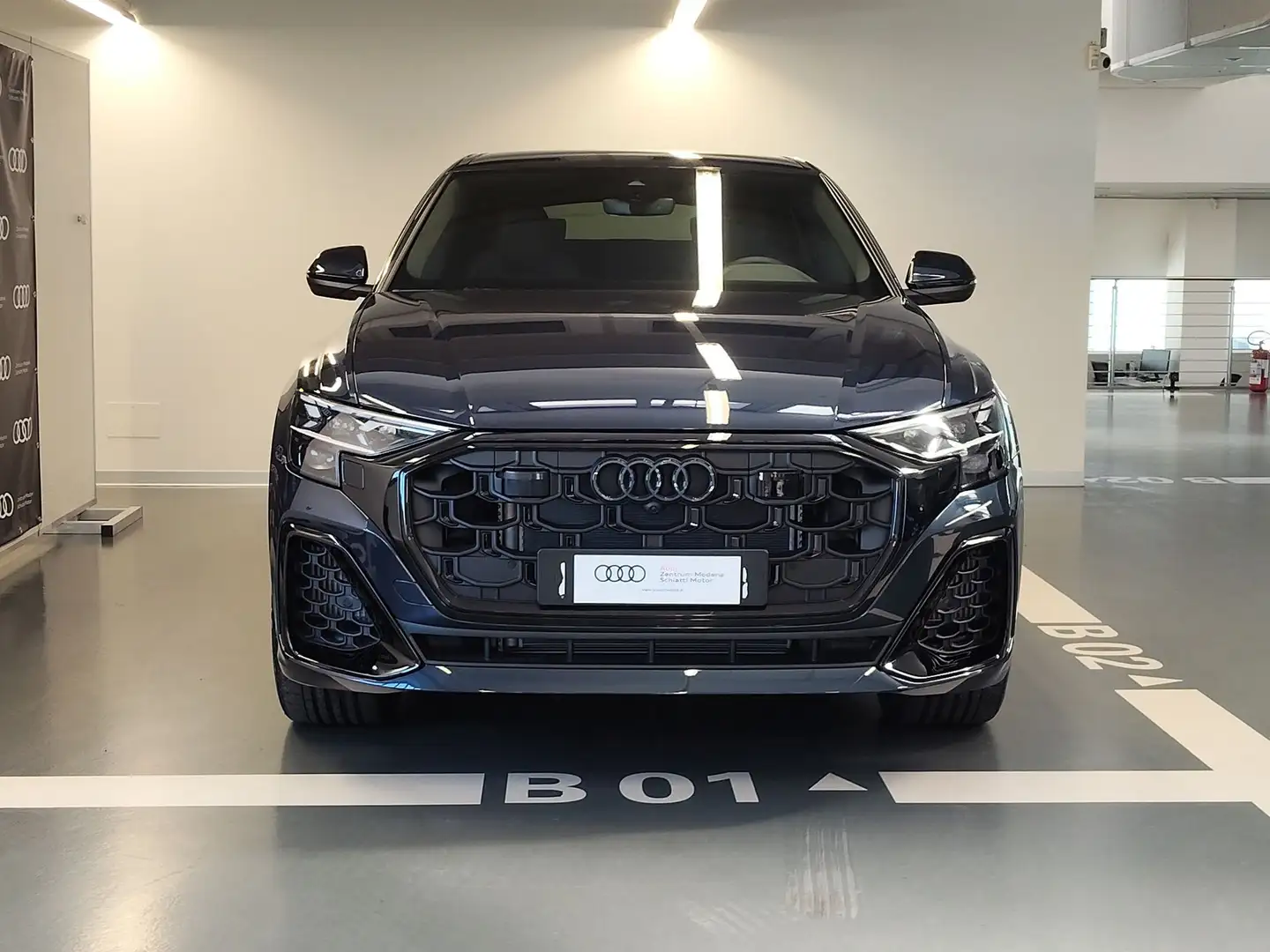 Audi Q8 SUV 55 TFSI e quattro tiptronic S line edition Grigio - 2