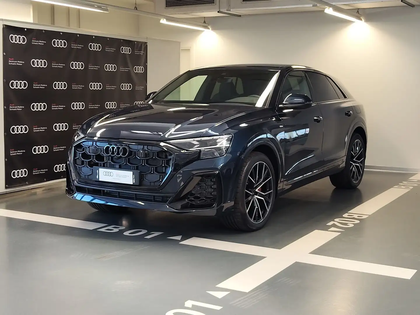 Audi Q8 SUV 55 TFSI e quattro tiptronic S line edition Grigio - 1