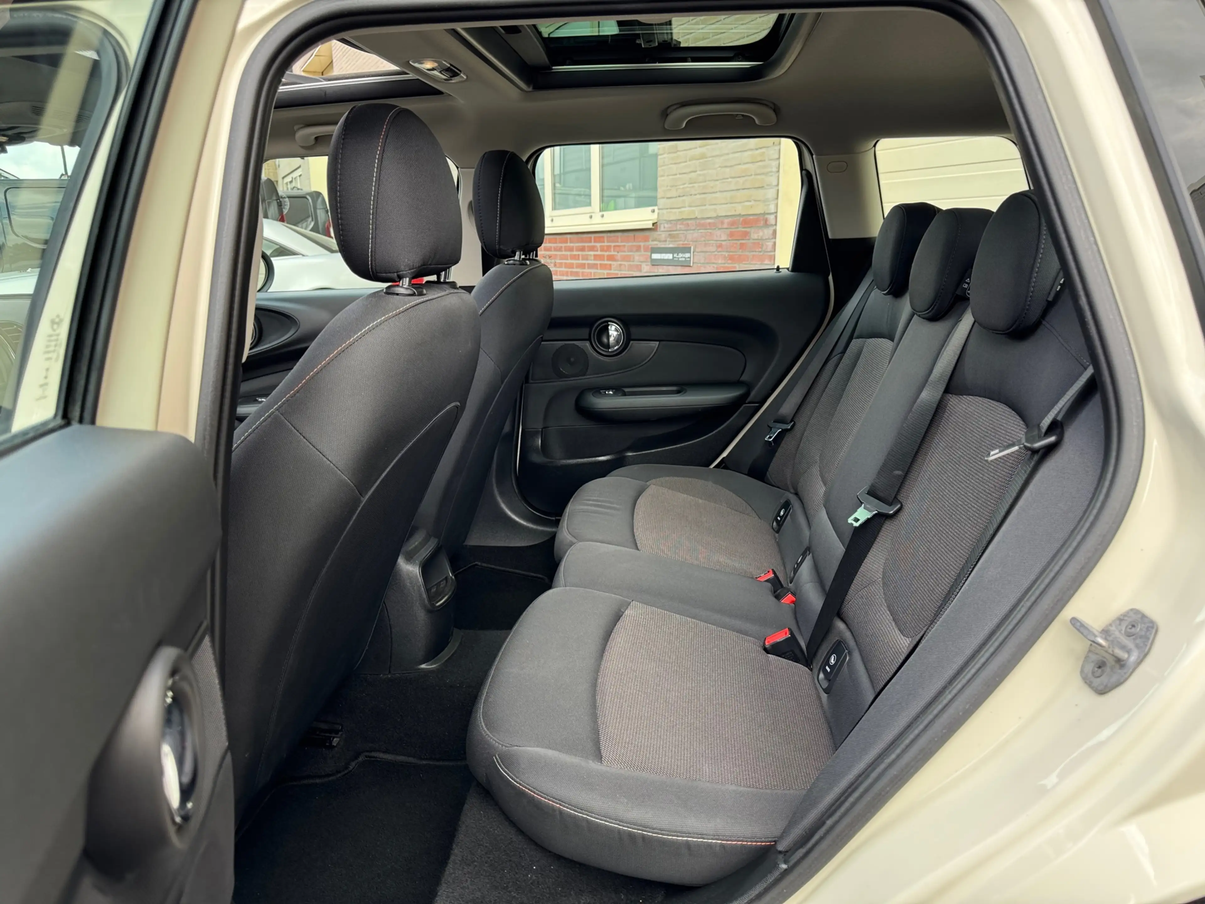 MINI One Clubman 1.5 Business Pano|Navi|Cruise — photo 5