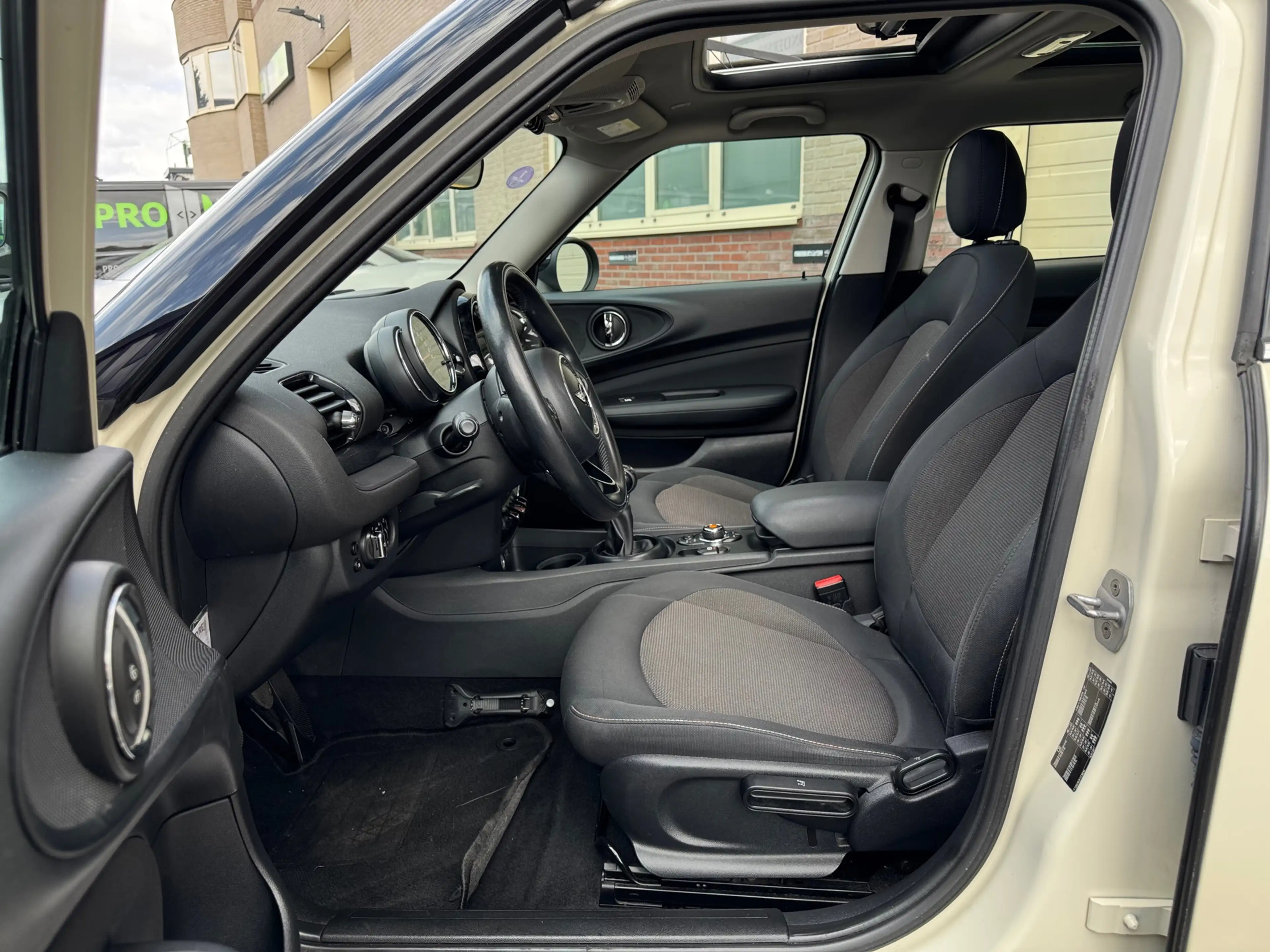 MINI One Clubman 1.5 Business Pano|Navi|Cruise — photo 4