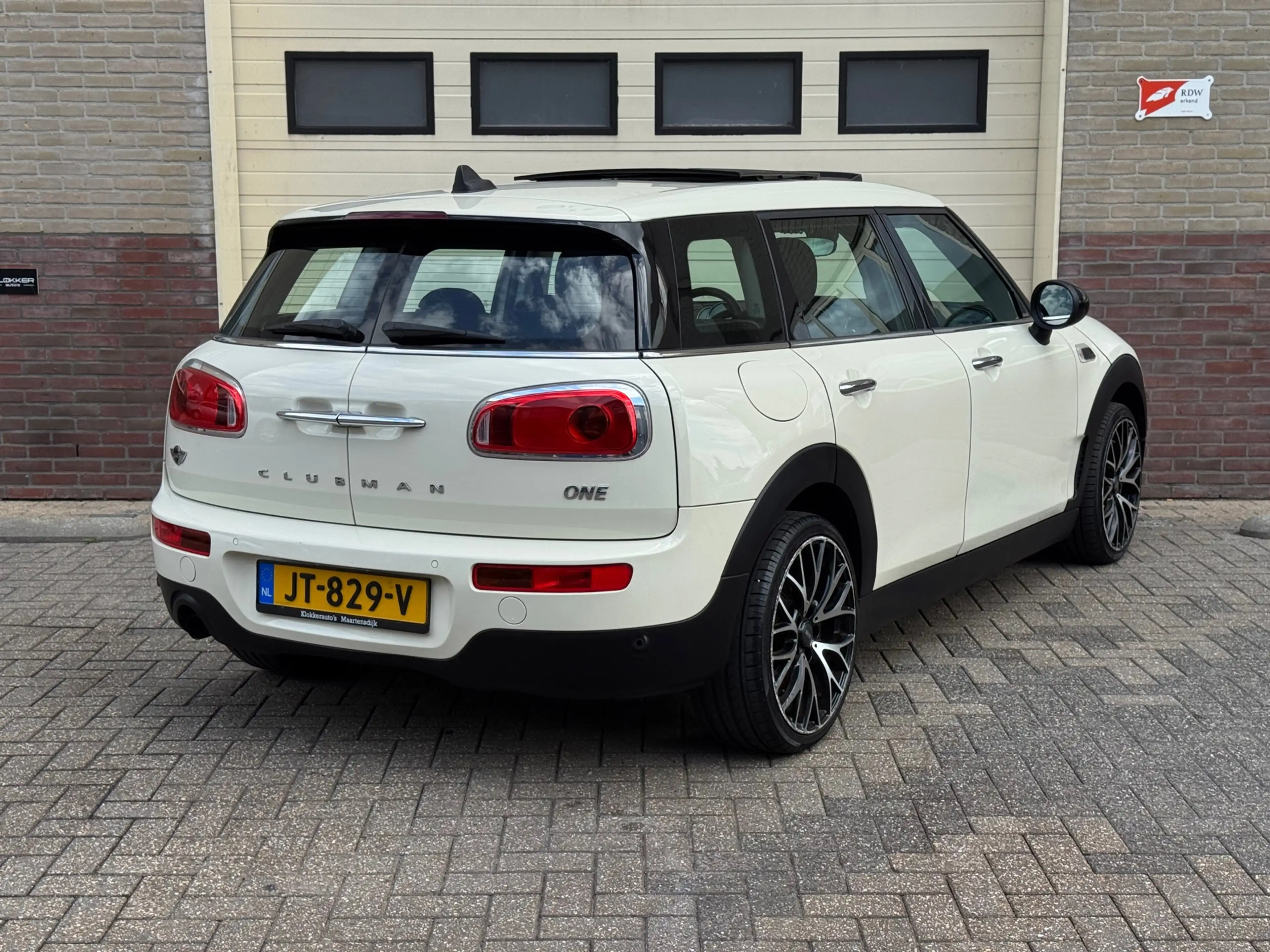MINI One Clubman 1.5 Business Pano|Navi|Cruise — photo 2