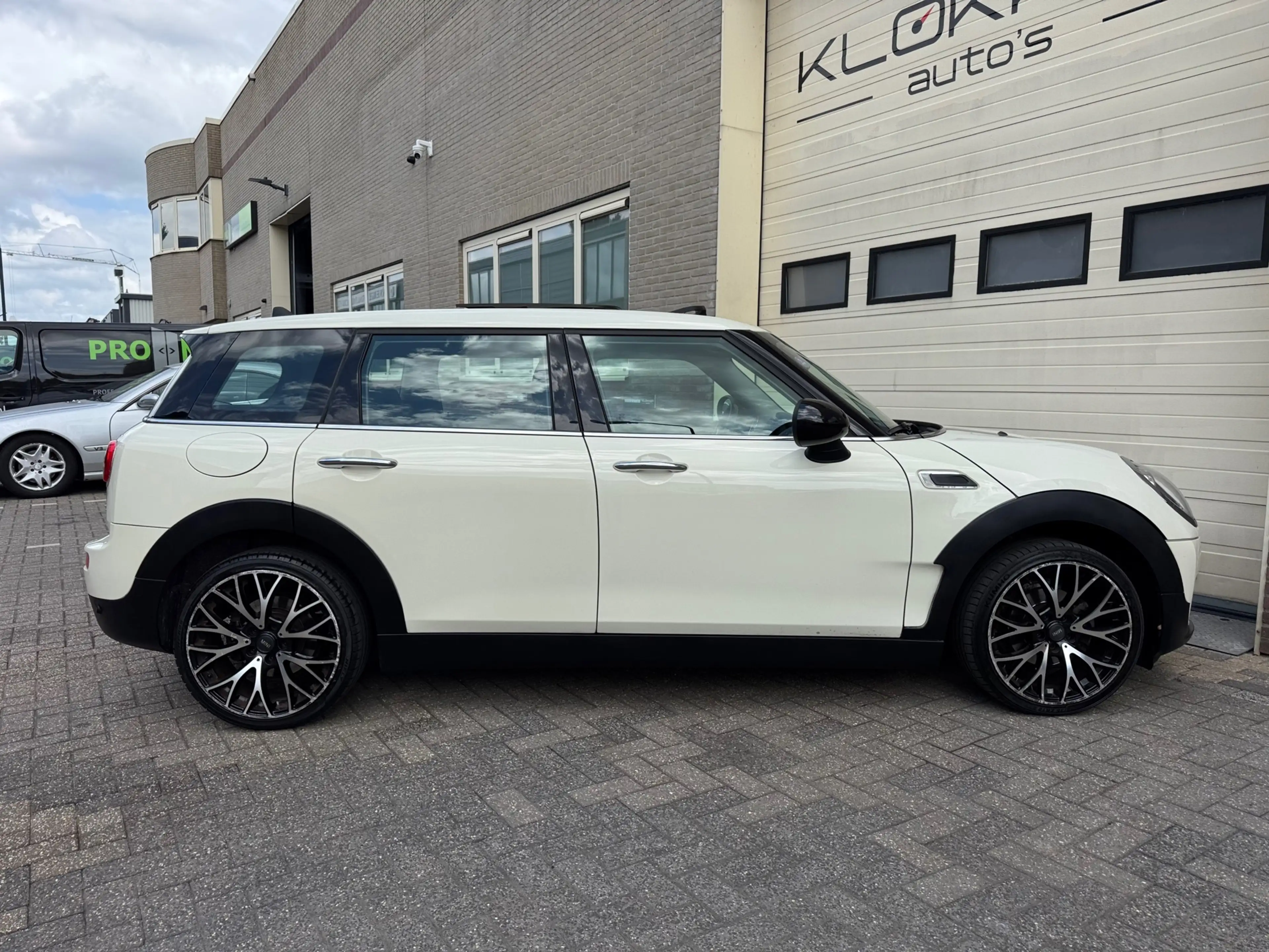 MINI One Clubman 1.5 Business Pano|Navi|Cruise — photo 7