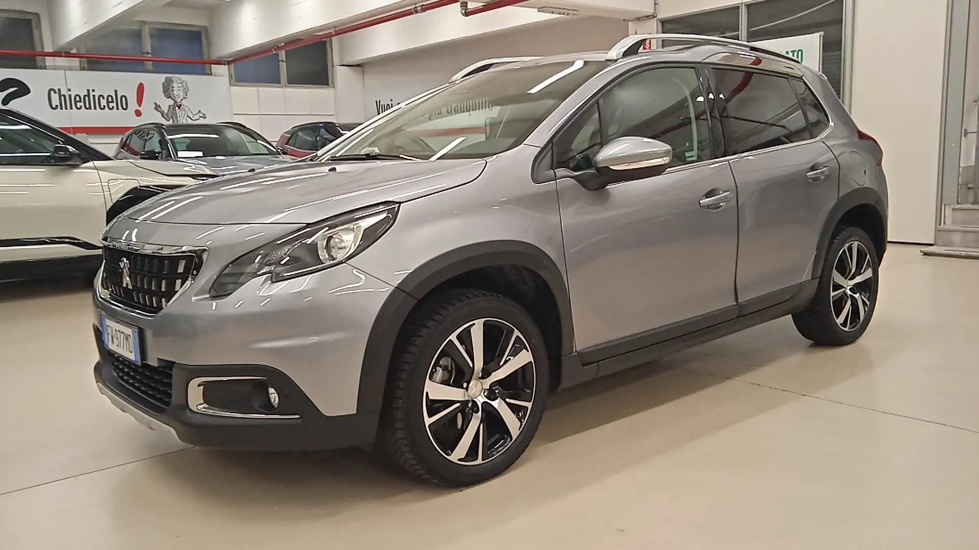 Peugeot 2008 1.2 PureTech Turbo Allure Gris - 2