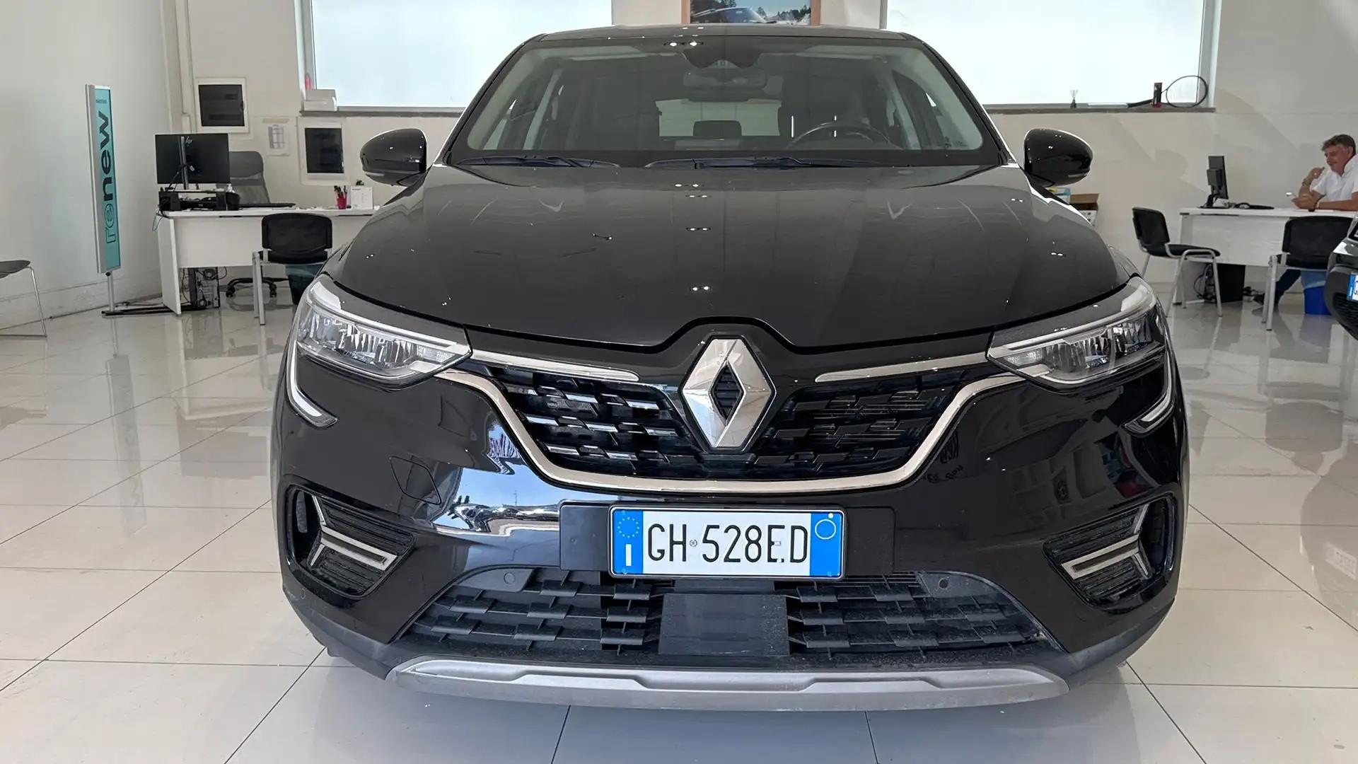 Renault Arkana 1.6 E-Tech full hybrid Intens 145cv INTENS E-TECH Чорний - 2