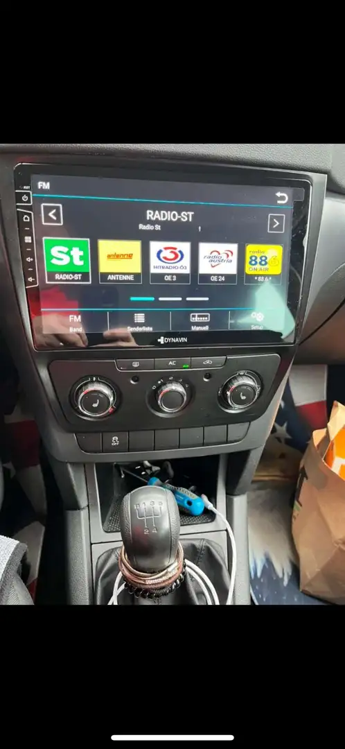 Skoda Yeti Kombilimousine Schwarz - 2