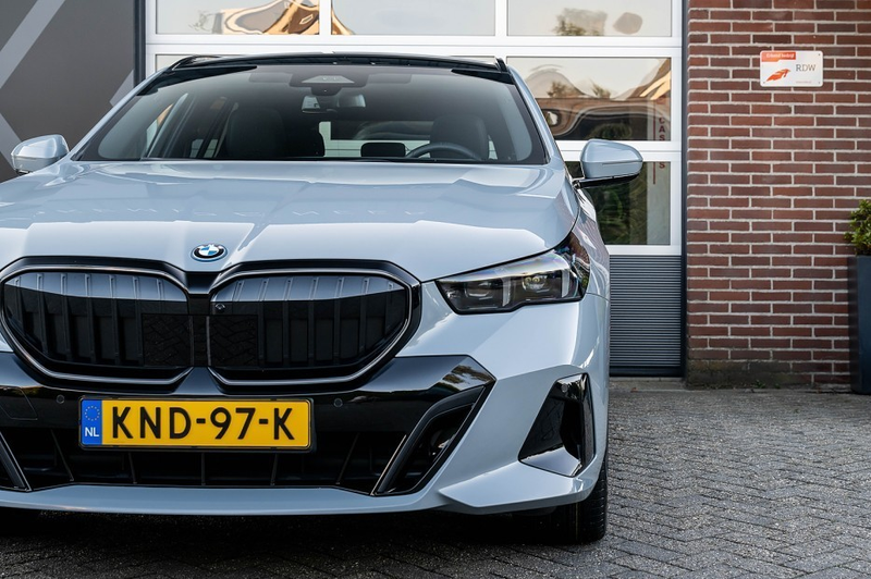 BMW 550 5-serie 550e xDrive Touring M Sport Pro | Panorama — photo 3