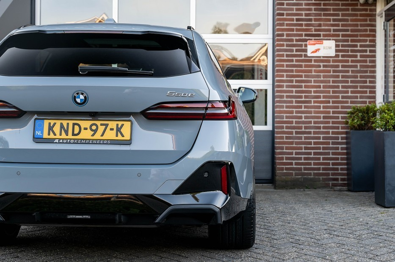 BMW 550 5-serie 550e xDrive Touring M Sport Pro | Panorama — photo 13