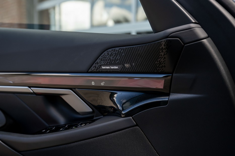 BMW 550 5-serie 550e xDrive Touring M Sport Pro | Panorama — photo 16