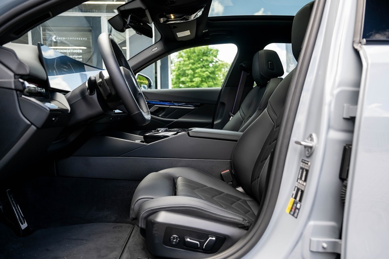 BMW 550 5-serie 550e xDrive Touring M Sport Pro | Panorama — photo 11