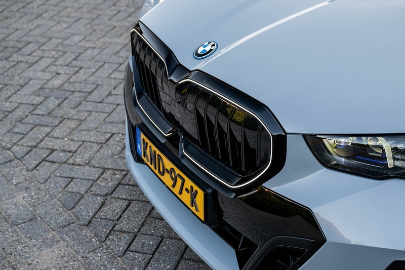 BMW 550 5-serie 550e xDrive Touring M Sport Pro | Panorama — photo 36