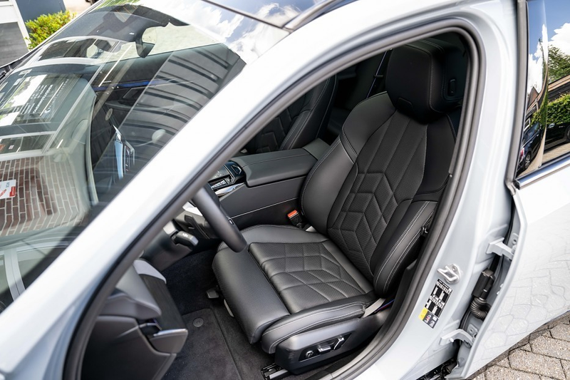 BMW 550 5-serie 550e xDrive Touring M Sport Pro | Panorama — photo 14