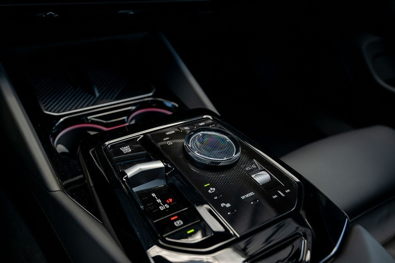 BMW 550 5-serie 550e xDrive Touring M Sport Pro | Panorama — photo 24