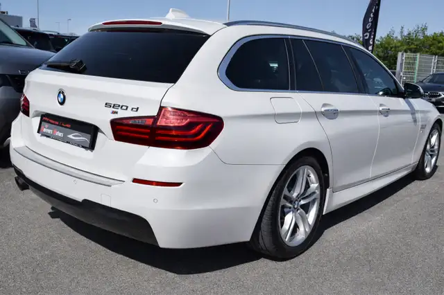 BMW 5 Series view 13