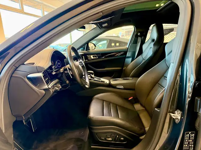 Porsche Panamera view 8