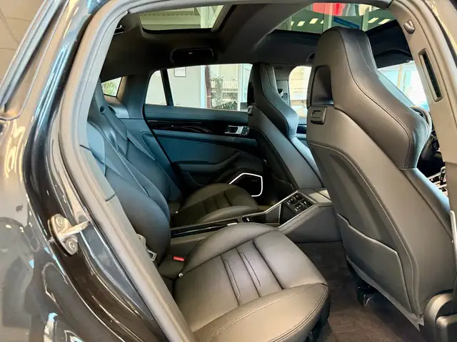 Porsche Panamera view 11