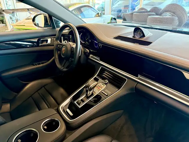 Porsche Panamera view 13