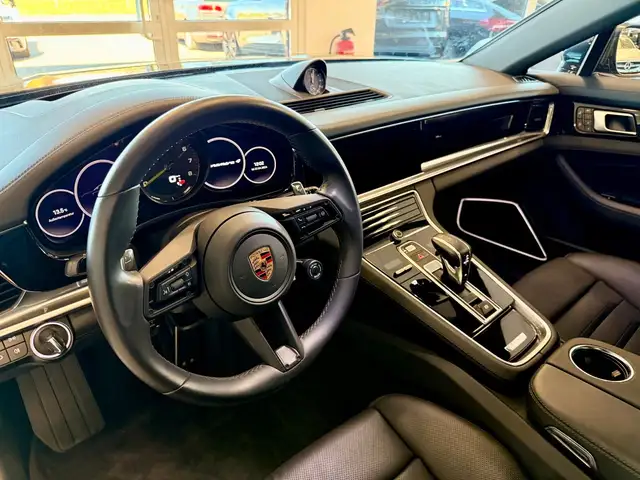Porsche Panamera view 14