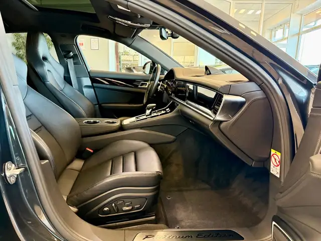 Porsche Panamera view 12