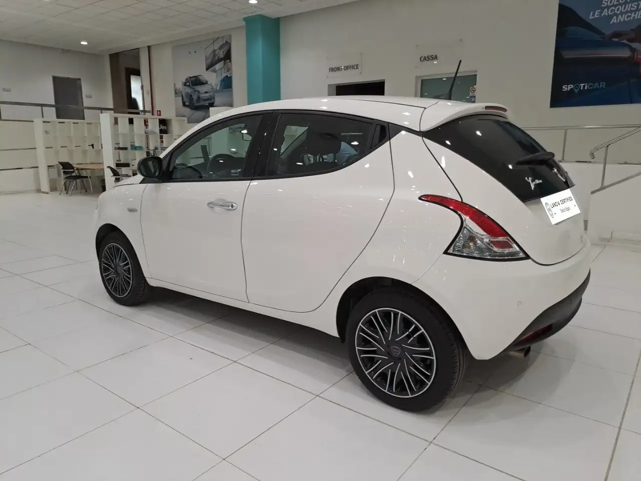 Lancia Ypsilon 1.0 FireFly 70cv S&S Hybrid GOLD 3