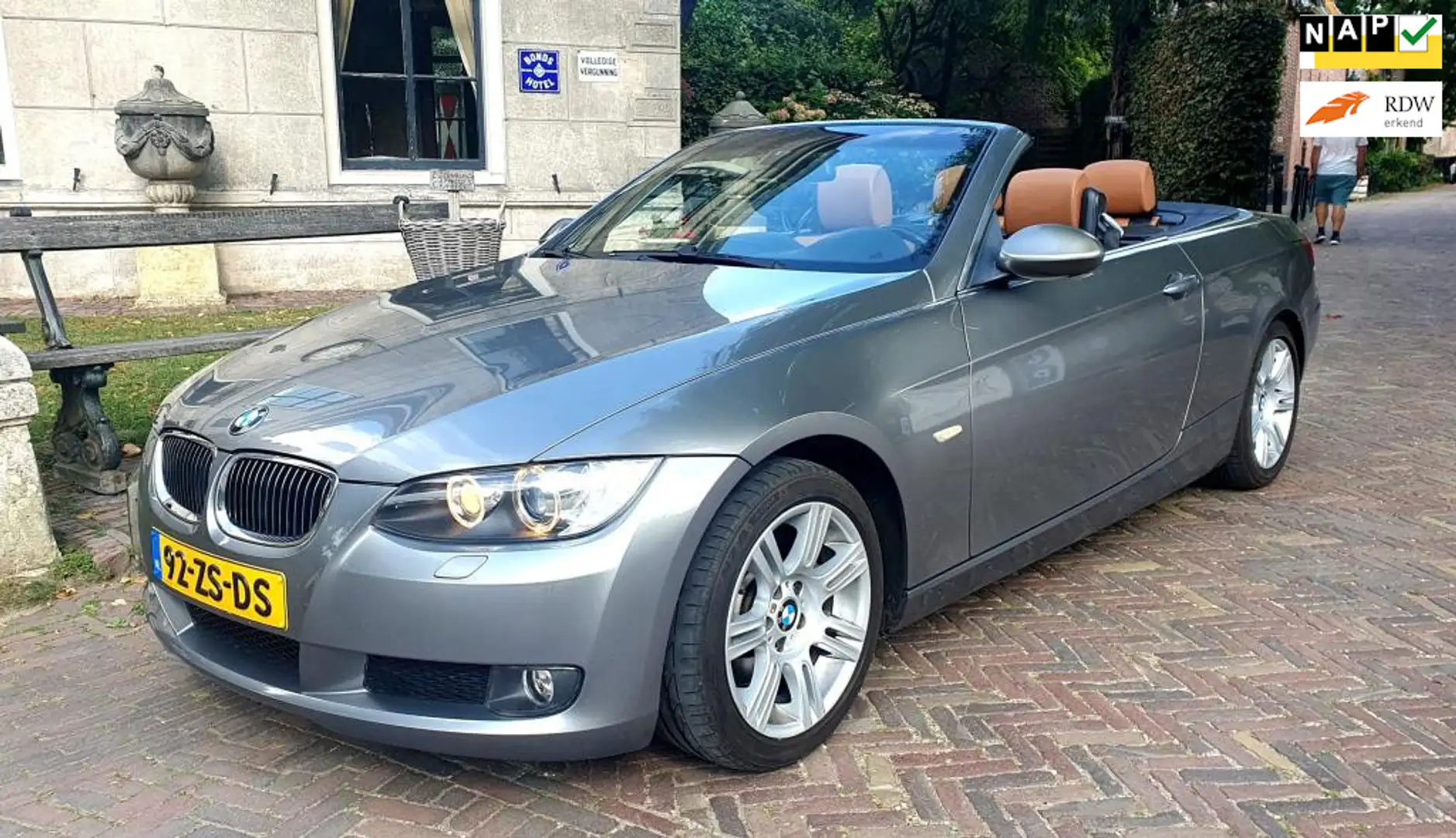 BMW 325 3-serie Cabrio 325i Executive/aut/leder/navi/nl.au Grijs - 1
