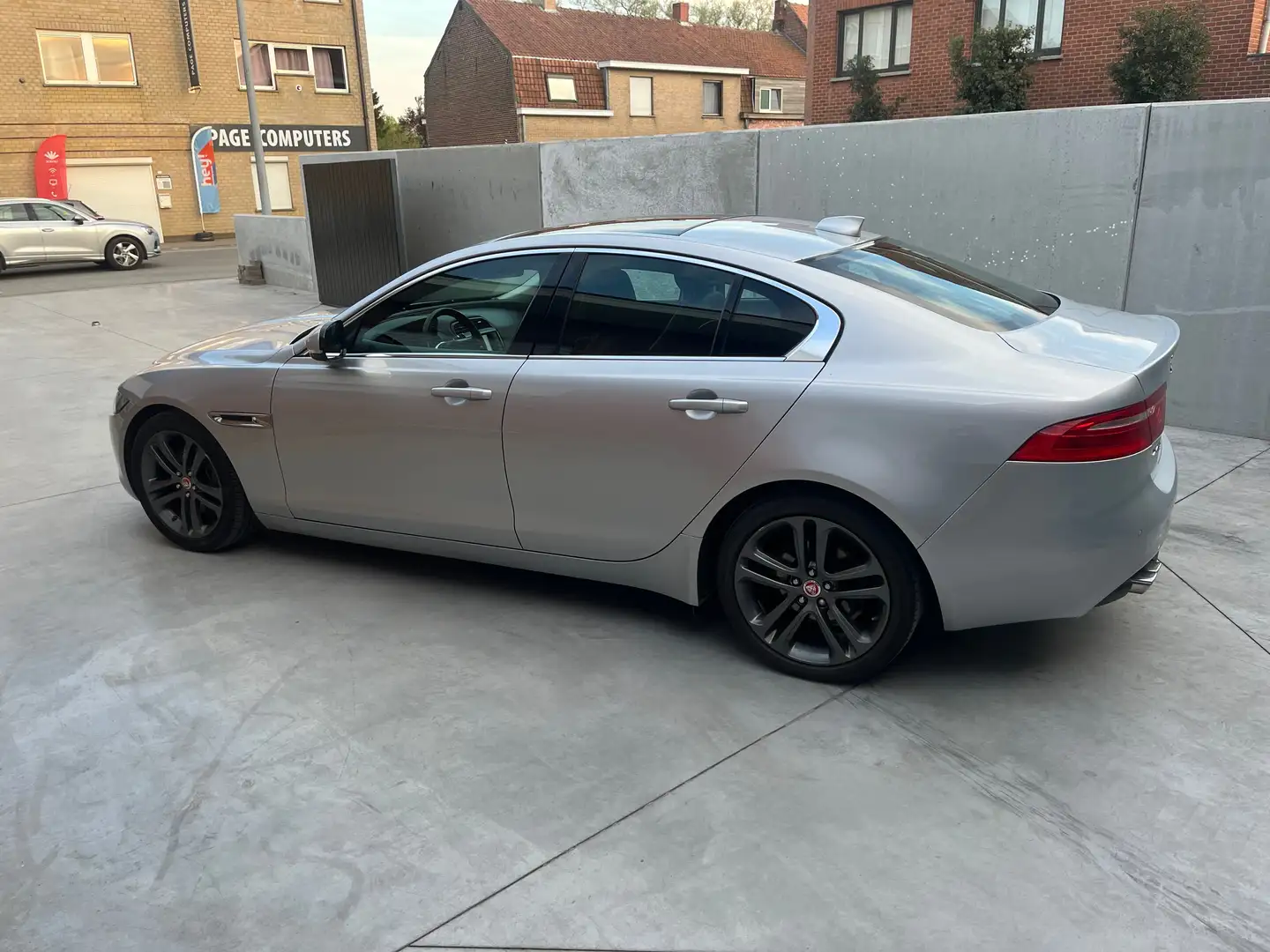 Jaguar XE XE 20d Aut. Portfolio Argent - 2