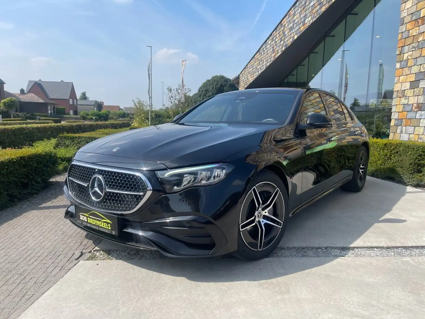 Mercedes-Benz E 200 AMG line/Nightpak/Camera/Distronic !!model 2024!! Zwart - 1