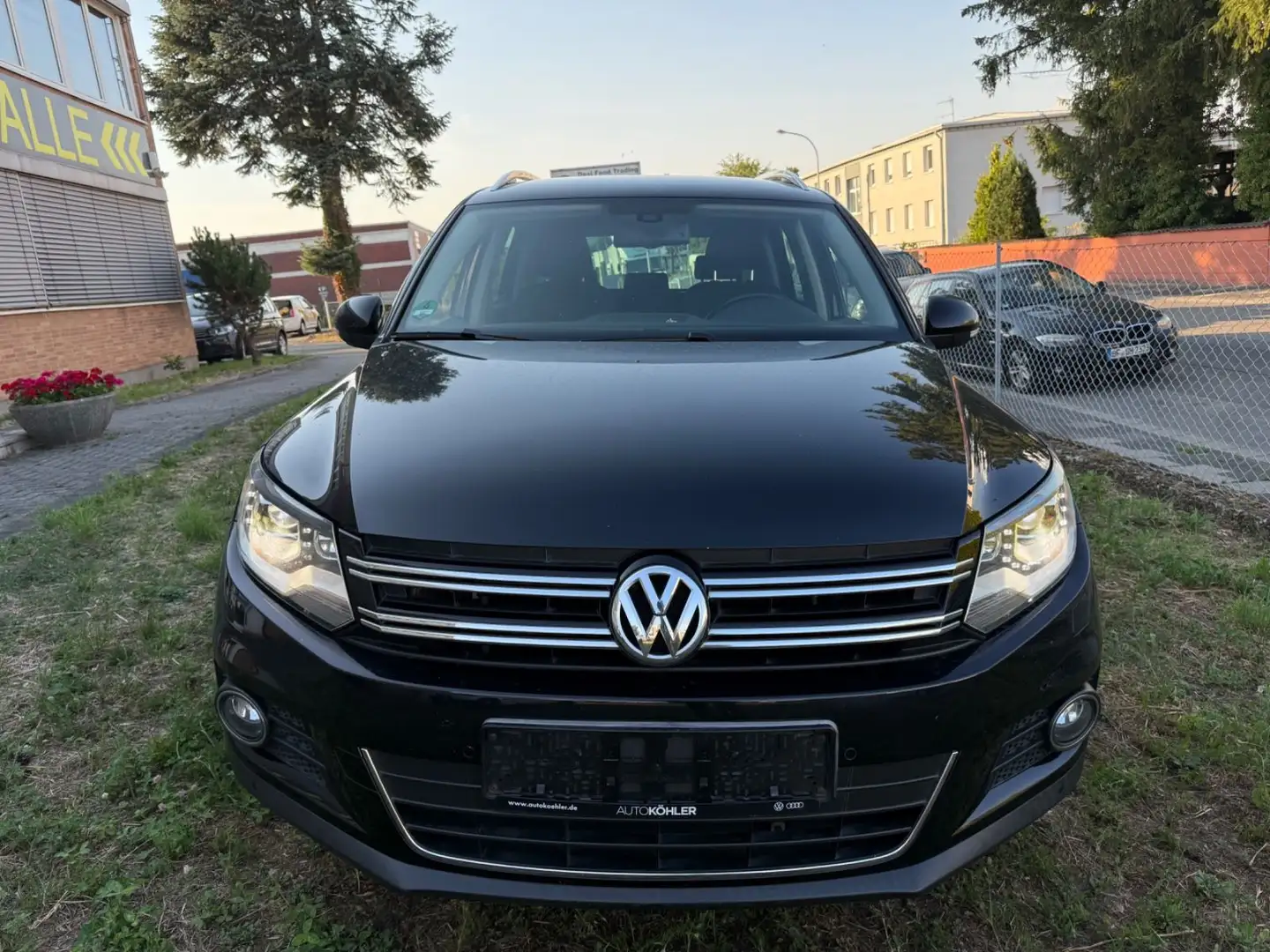 Volkswagen Tiguan 2.0 TDI BMT Sport & Style XENON/1.HAND/ Zwart - 2