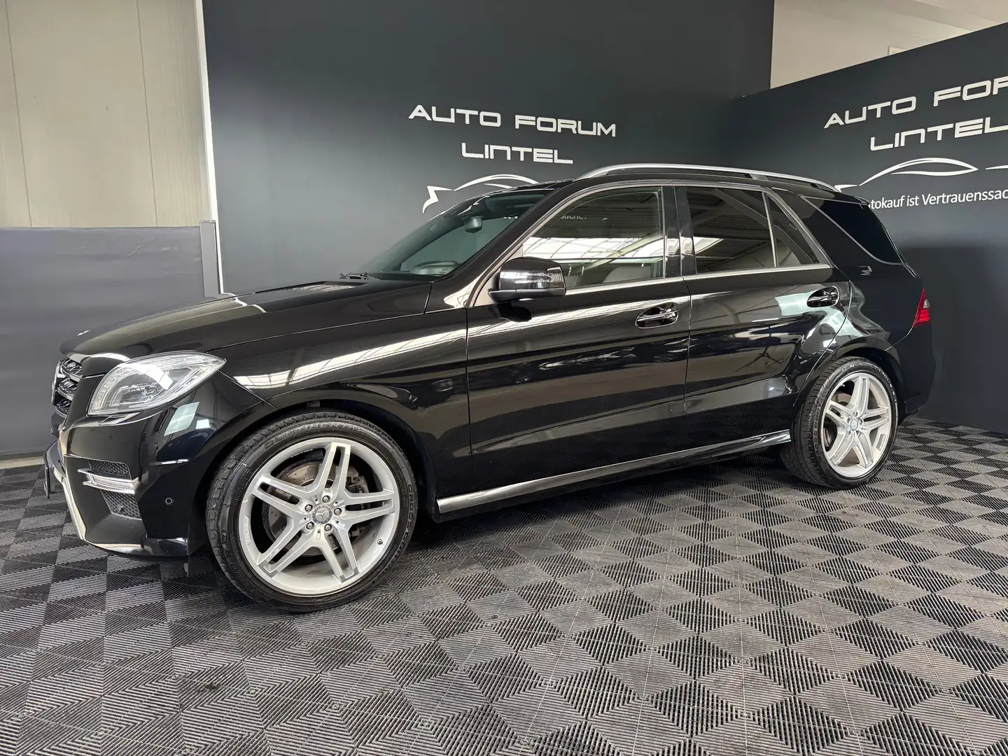 Mercedes-Benz ML 350 CDI BT-AMG-PANO-HUD-8XBEREIFT-AHK-STNDHZG-LED- Noir - 2