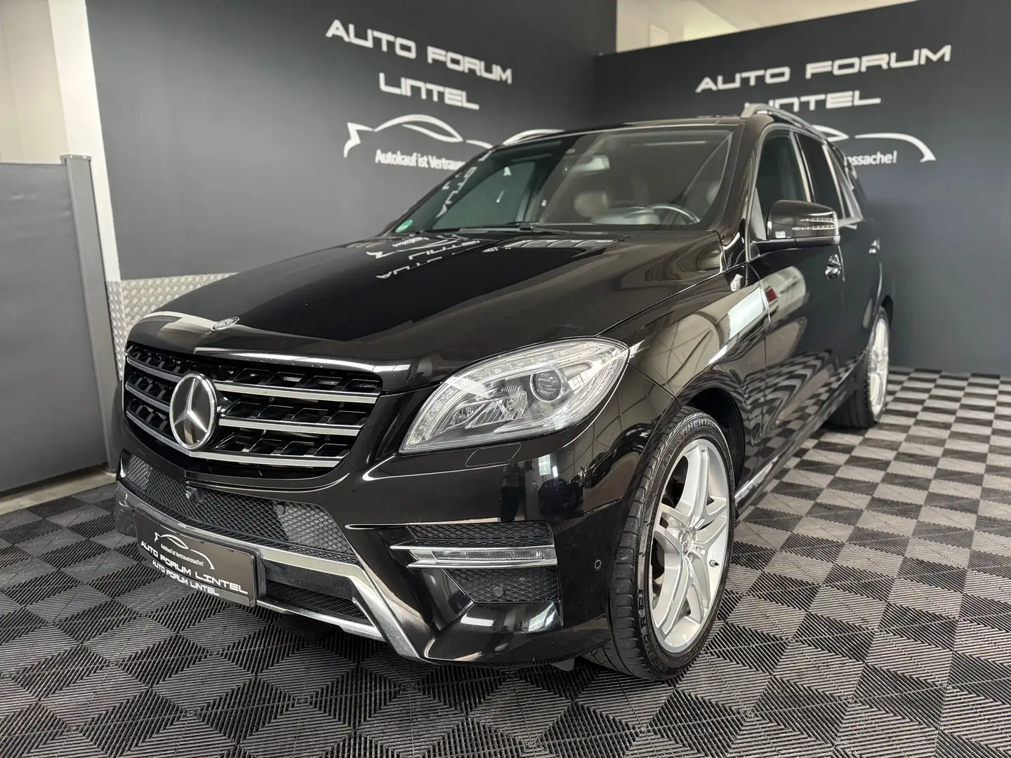 Mercedes-Benz ML 350 CDI BT-AMG-PANO-HUD-8XBEREIFT-AHK-STNDHZG-LED- Noir - 1