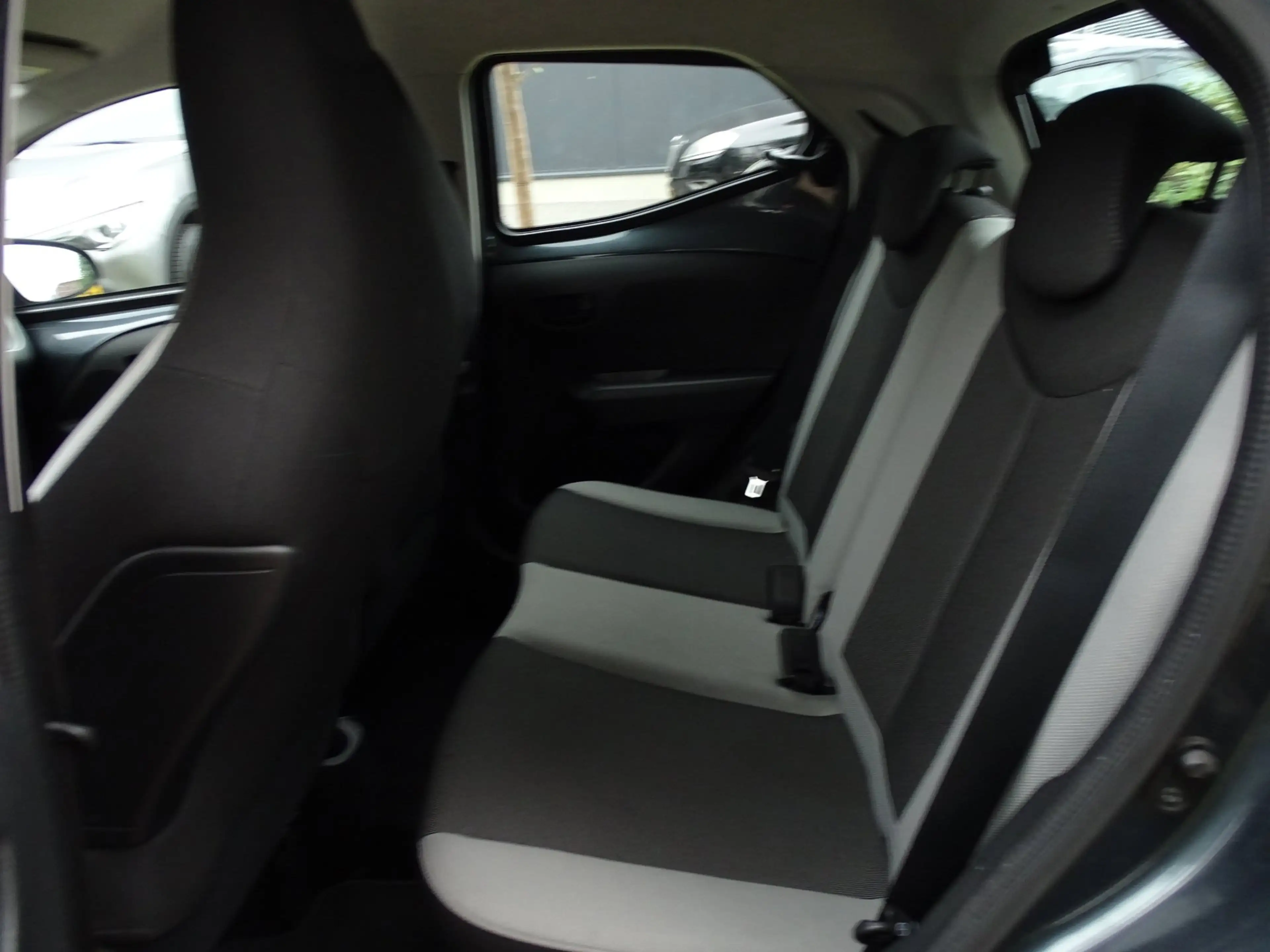Toyota Aygo 1.0 VVT-i x-play — photo 13