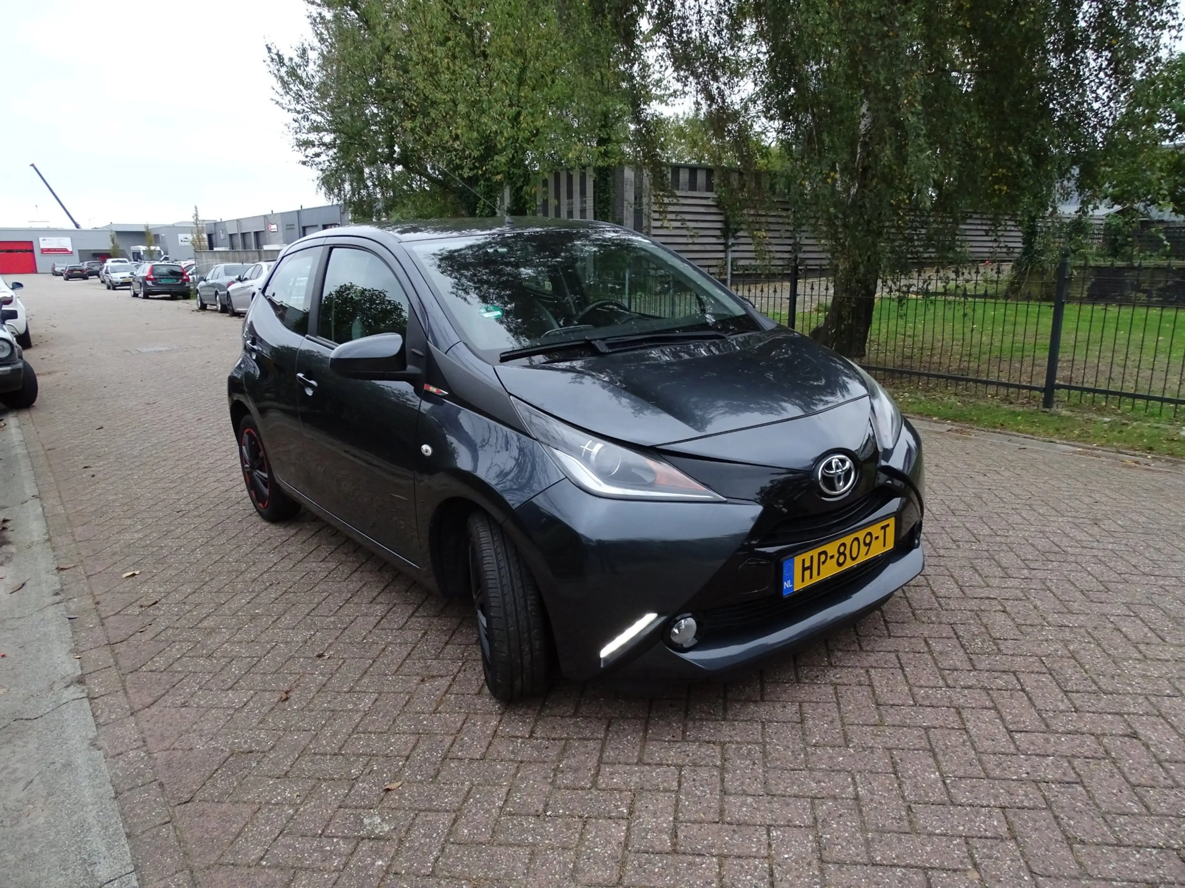 Toyota Aygo 1.0 VVT-i x-play — photo 2