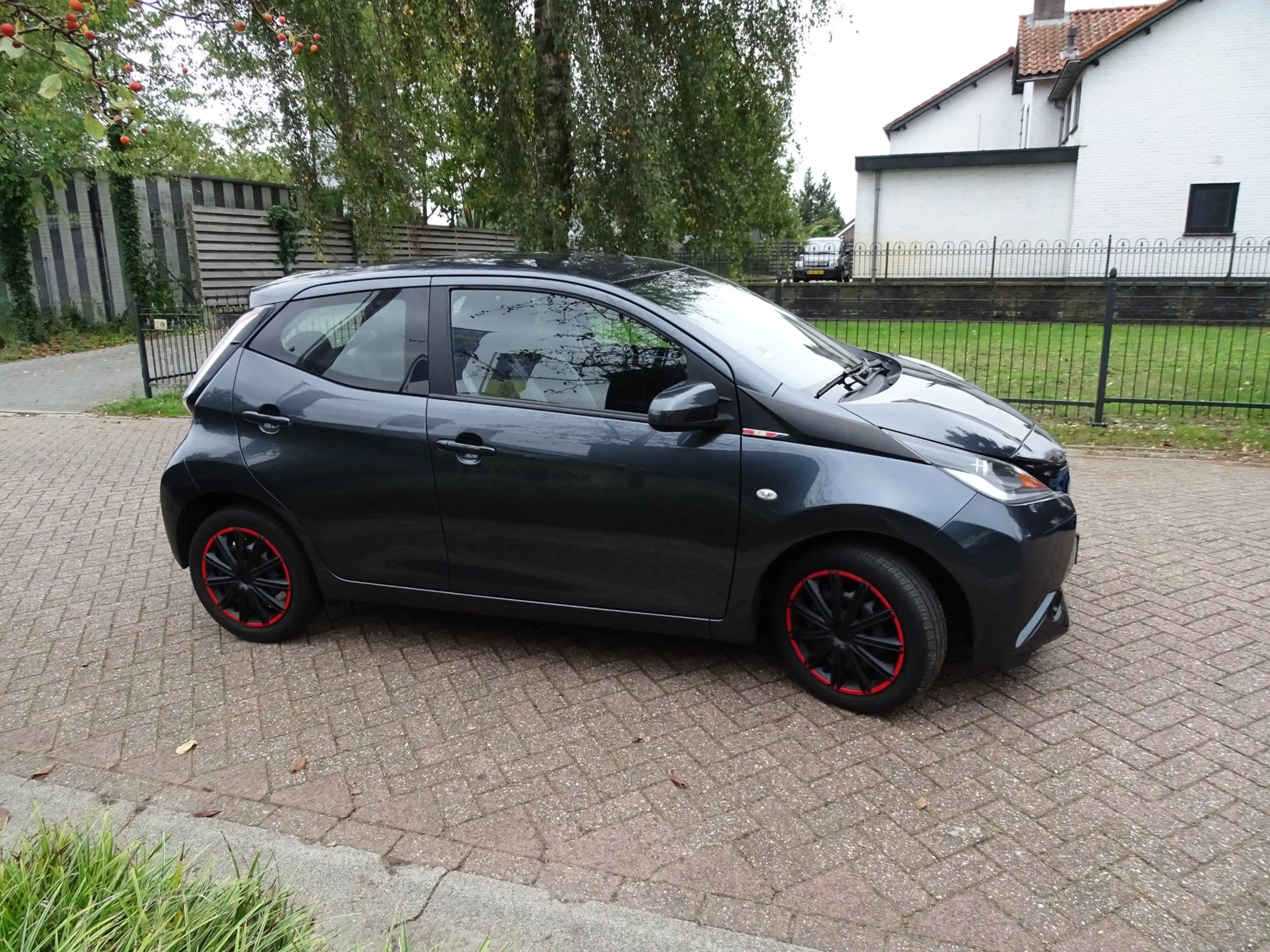 Toyota Aygo 1.0 VVT-i x-play — photo 10