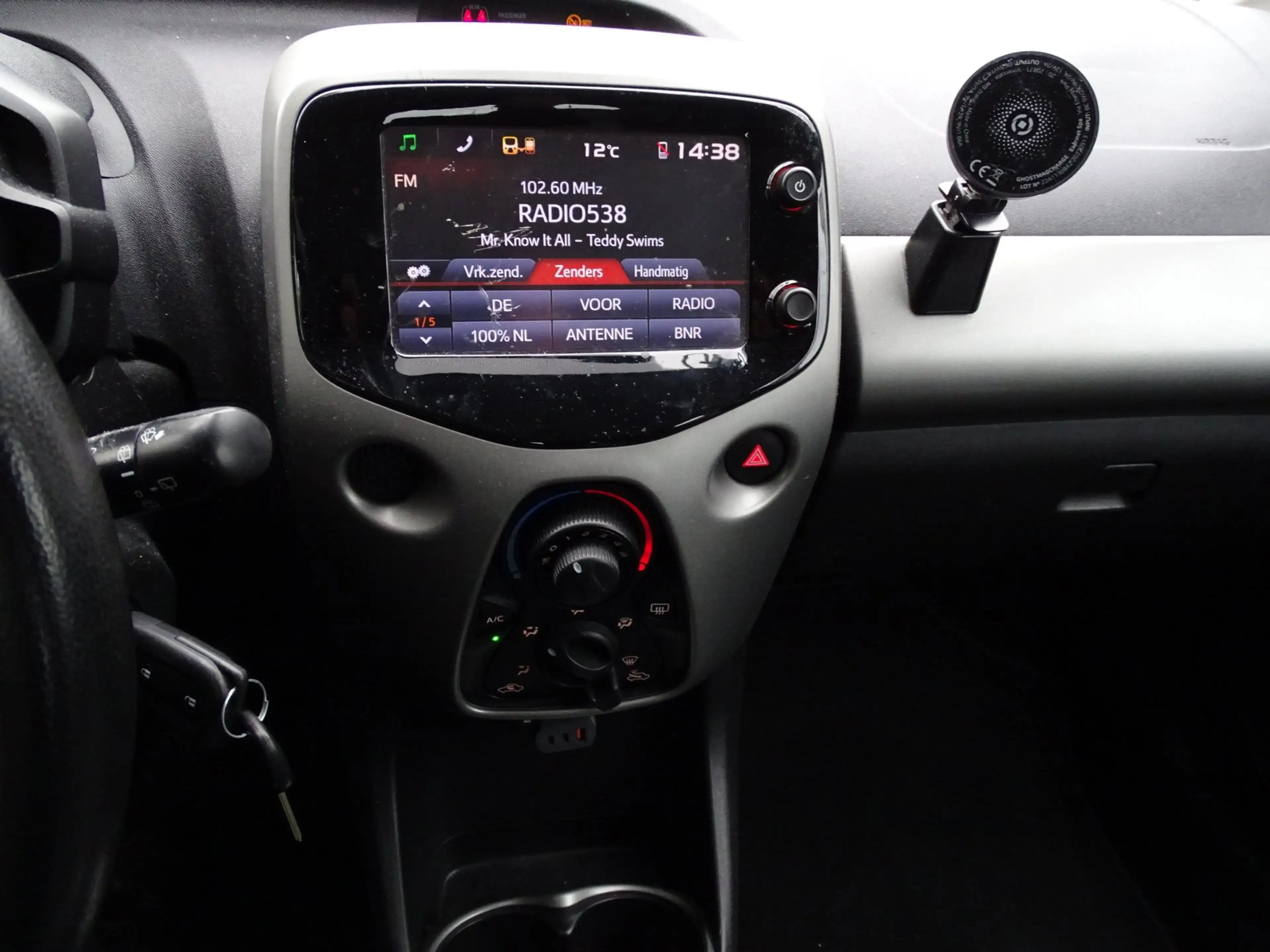 Toyota Aygo 1.0 VVT-i x-play — photo 17