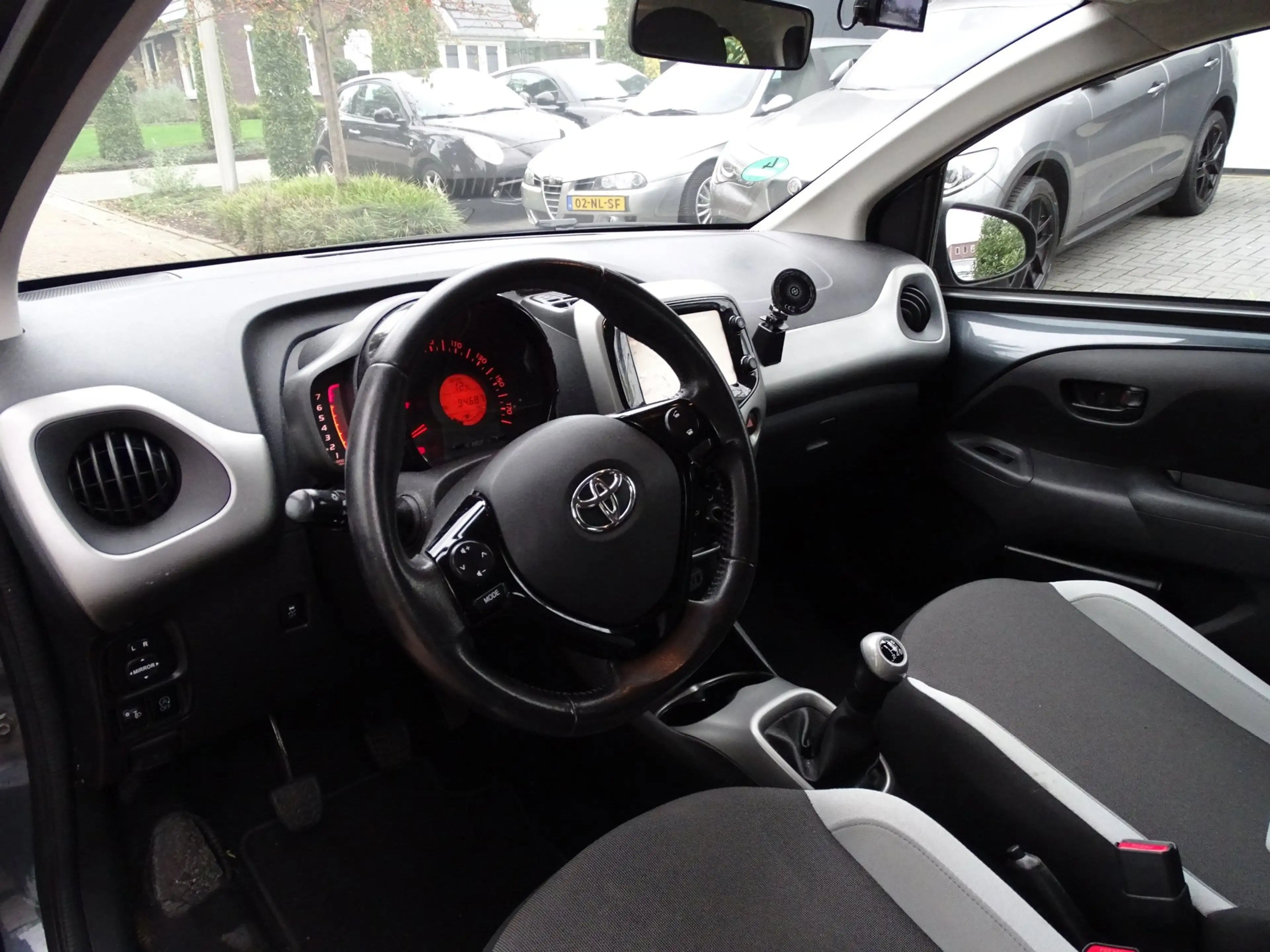 Toyota Aygo 1.0 VVT-i x-play — photo 11
