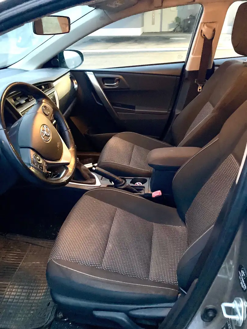 Toyota Auris Auris 1,4 D-4D Active Active - 2