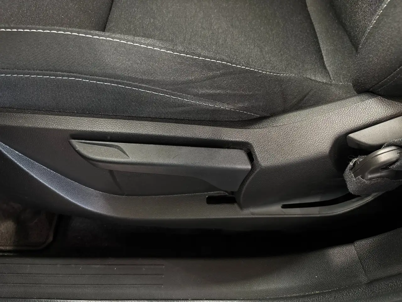 Renault Captur Full Hybrid E-Tech 145 CV Equilibre, миниатюра 23