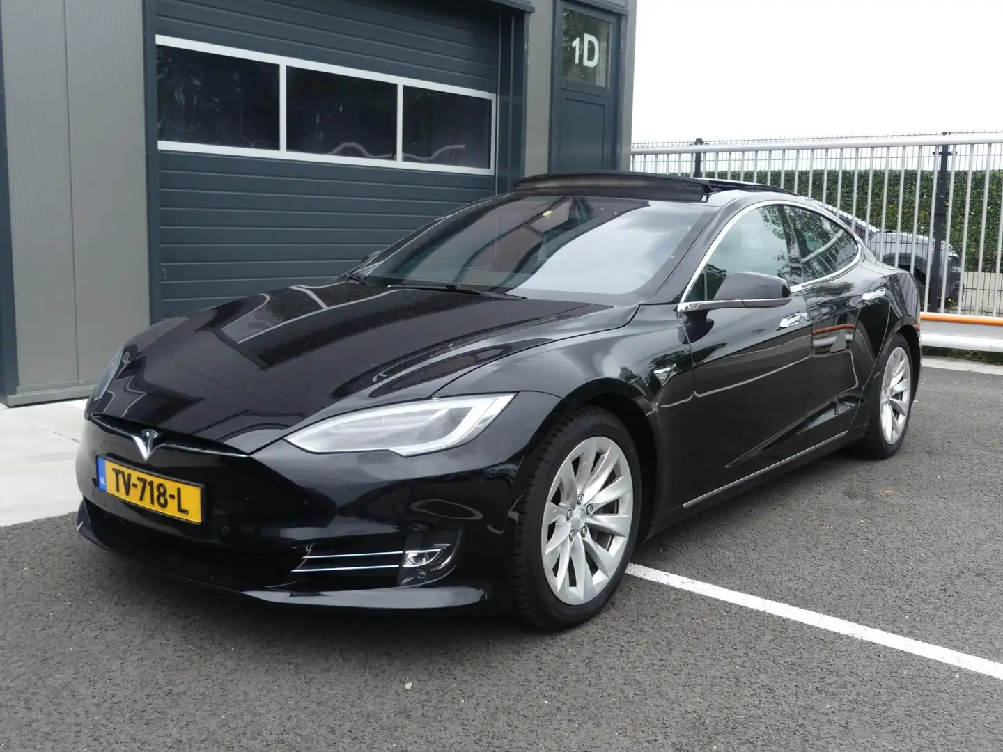 Tesla Model S 75D Base AWD, Autopilot 2.5, Schuifdak, NAP! Leder Zwart - 2