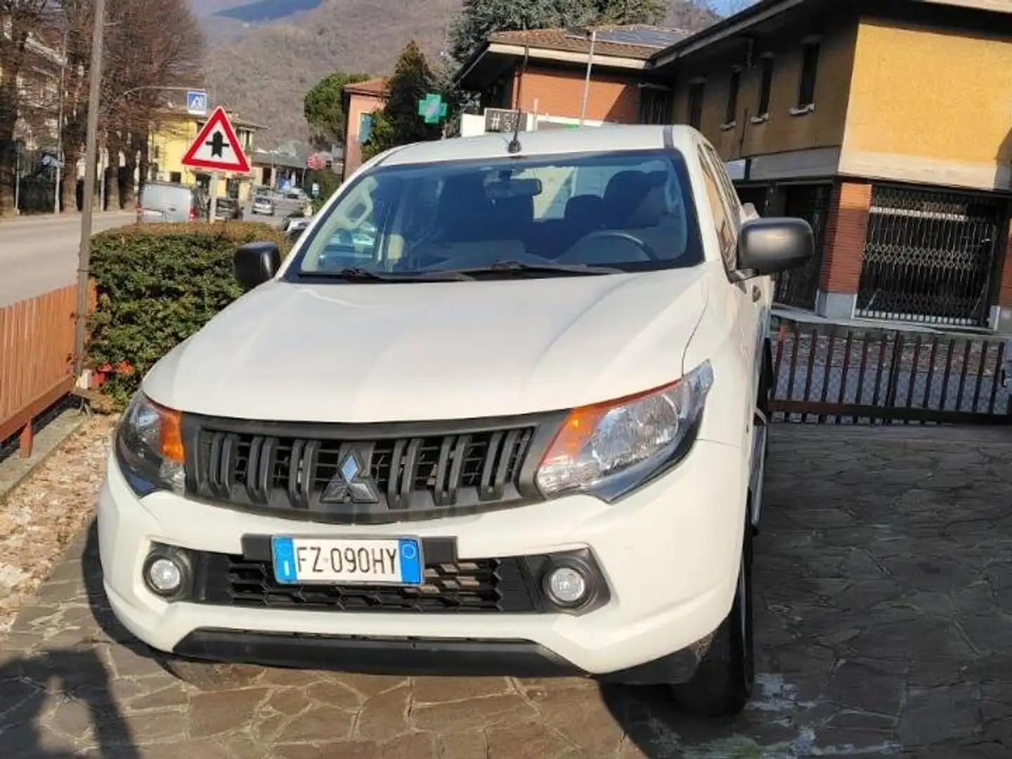 Mitsubishi L200 D.cab 2.4d Invite 4wd 154cv N1 my19 Alb - 1
