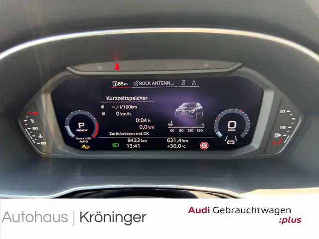 Audi Q3 view 12