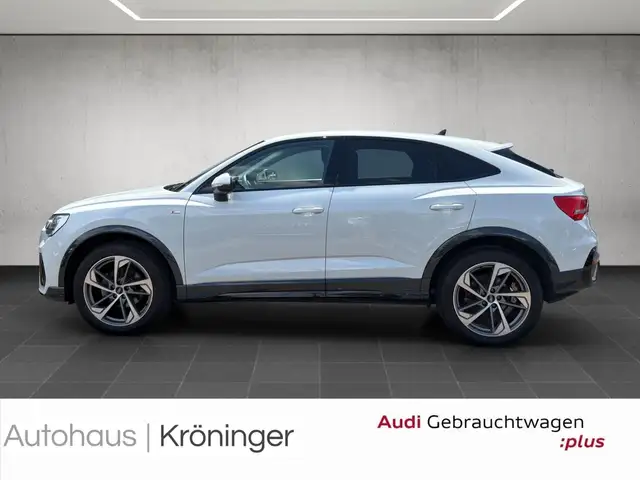 Audi Q3 view 3