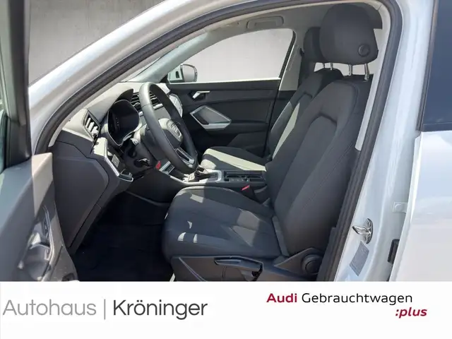 Audi Q3 view 7