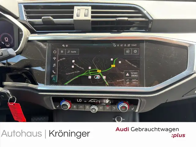 Audi Q3 view 15